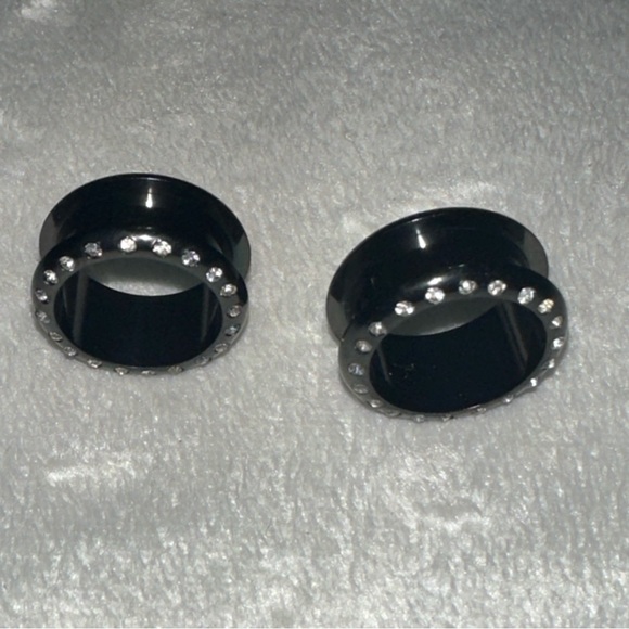 New 18 mm Ear Plugs piercings Earrings lobes never worn - Picture 2 of 6